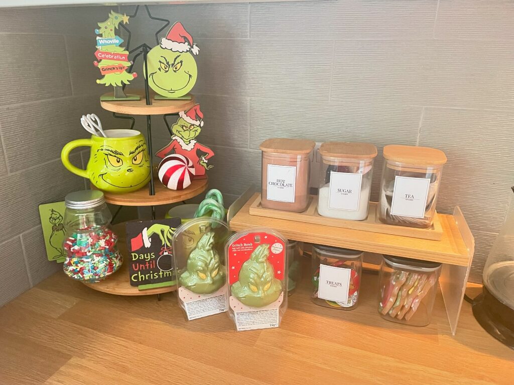 grinch christmas hot chocolate station